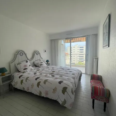 דירה One Bedroom Terrasse Near The קאן